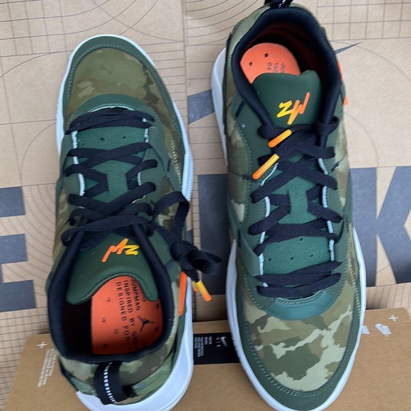 Jordan Air NFH "Bayou Boys"
Men’
Multi-Color/Black/White/Carbon Green
DM3263-900 - Picture 16 of 16